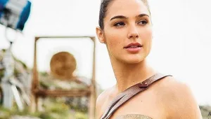 האם כוכב ספיידרמן מאיים על וונדר וומן - גל גדות?