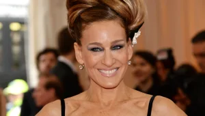 שרה ג'סיקה פרקר חוגגת 50 ושומרת על מראה צעיר- כיצד?