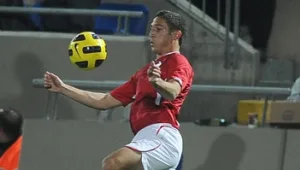 הפועל תל אביב: אלי גוטמן מתלבט בין אלרואי כהן ליוסי שבחון