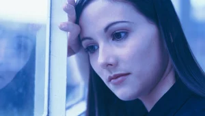 מה קורה כשעובדת מטרידה את הבוס שלה?