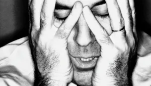 איך תדע שאתה יוצא עם פריג'ידית - נורות אזהרה