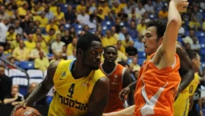 חצי גמר הפיינל פור: מכבי תל אביב דרסה את מכבי ראשון לציון 77:100