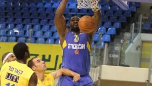 סופו יועמד לדין לאחר שאמר לשופט: "אדפוק אותך"