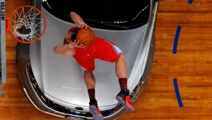 בלייק גריפין מציג: קפוץ מעל מכונית וזכה בתחרות הדאנקים