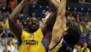 ליגת העל: מכבי ת"א הביסה את בני השרון 67:113