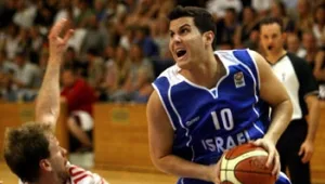 מוקדמות אליפות אירופה: ישראל הביסה את לטביה 56:92 בחוץ