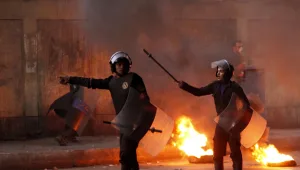 המפולת במצרים נמשכת בעקבות המהומות: בורסת קהיר צונחת ב-10%