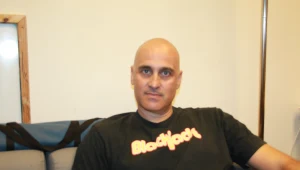 אחרי 6 שנים: עמוס נוימן, סמנכ"ל הפרוגרמינג של "רשת", פורש מתפקידו