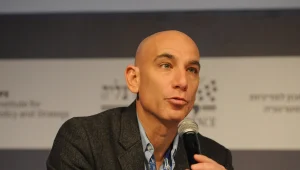 אלוף בן מונה לעורך "הארץ"