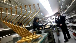 הייתם רוכשים חנוכיה ב-300,000 שקלים?