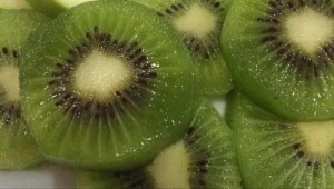 ביי כולסטרול ושפעת: 10 סיבות לאכול קיווי