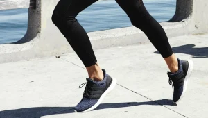 הכירו את נעלי הריצה המהממות שעשויות מפסולת