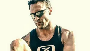 שי אובחן כגמד והפך מנער שמן שעצמותיו נשברות לספורטאי מעורר השראה