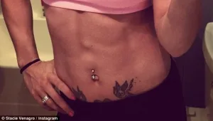 לא תאמינו איך האימא הזו עם ה-6 קוביות בבטן נראתה בהיריון