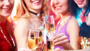 שכרניות קטנות ויפות: על נשים ואלכוהול