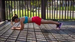 מטורף! החזיק 5 שעות בתרגיל  פלאנק. רוצים גם? כך תחטבו את הבטן