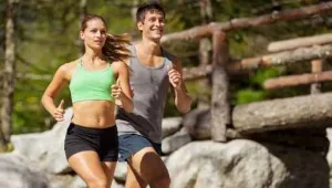 חיים בריא: האם ריצה מזיקה לברכיים?