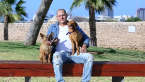 פינת ליטוף: ישי לוי חובב כלבים