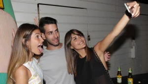 זוג חדש בביצה? מאירי וקורל סימיונוביץ' צמודים מתמיד!