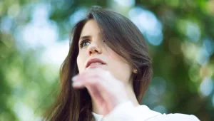 מוזיקה היום: דנה וישינסקי בשיר חדש ומופע חדש.