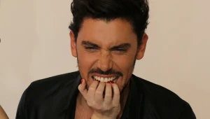 היסטרי: רז מנשק- ולא את אלכסה!