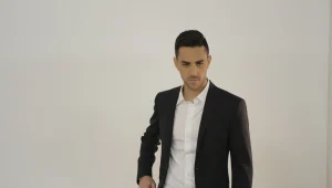 מי הפשיט את ערן זהבי?