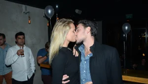 תשבור רגל: רז משיק, אלכסה מנשקת