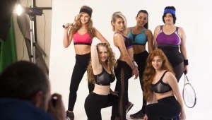 הבת של השכן בהלבשה תחתונה. צפו