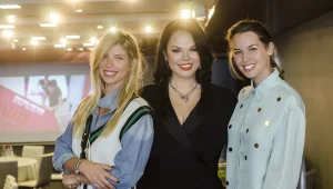 לירן כוהנר מנקה את הפנים