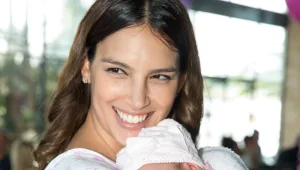 מורן גרוס חובקת בת!