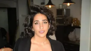 אישה חשובה מאוד: אלמה דישי בהלבשה תחתונה