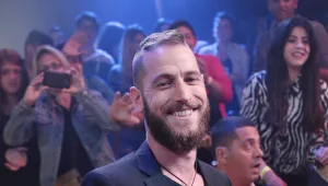 אלדד גל עד רוכש בגדים ומבקש אישור
