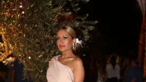 אביבית בר זהר מתערטלת