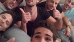 מה כוכבי זגורי עושים בלי בגדים?