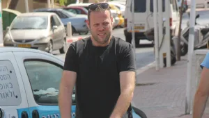 אדיר מילר בעגלה
