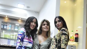 רגע של פרסטיז': בנות הרווק שולפות ציפורניים