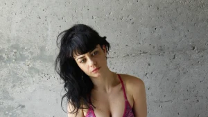 סוף סוף: נינט טייב מצטלמת בחזייה! יששששש!