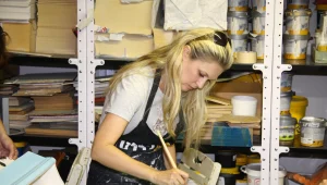 מיכל ינאי מתלכלכת. בצבע. על מה כבר חשבתם?