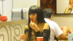 החיים סבב, דלית זריהן אוכלת קבב