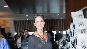 עזבו את ביברמן, לאה שנירר חושפת פטמות!