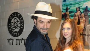 חיים צינוביץ' מתחתן: הנה שמלת הכלה