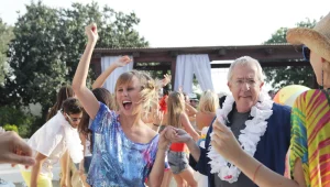 גידי גוב ואלין לוי חוגגים במסיבת בריכה