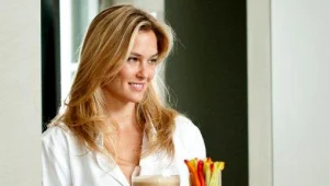 בר רפאלי חוזרת לתחתונים