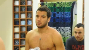 מופע הסטריפטיז של טום קשתי