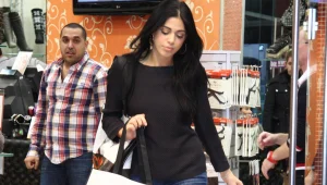 בין אצבעות הרגליים של דניאלה פיק