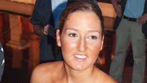 שחר פאר לומדת לדגמן