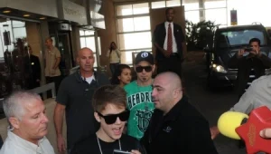 ג'סטין ביבר מפרגן למעריצות