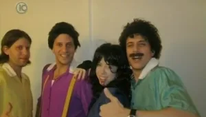 אסי עזר זה עם השפם