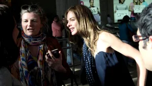 הקהל הישראלי בוחן את טריני וסוזנה