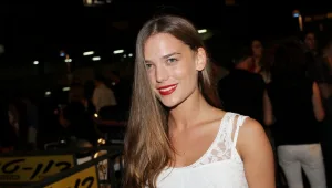 דנה פרידר לומדת להתנהג בהתאם